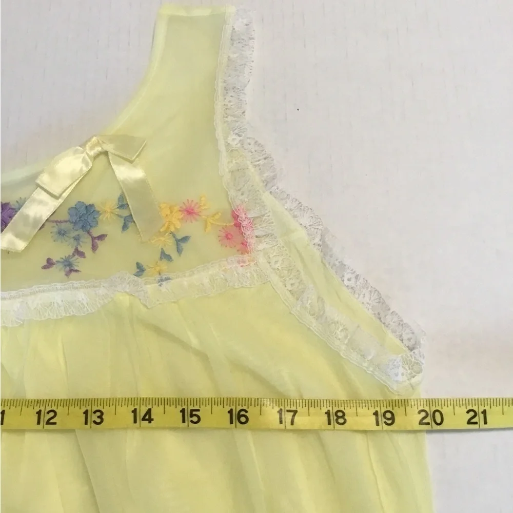 VINTAGE nylon floral nightgown